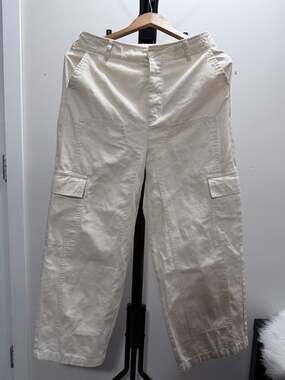 Universal Thread Women's High-Rise Cargo Utility Pants in Off-White size 4